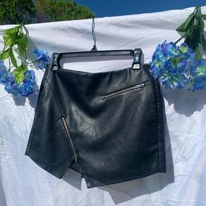 Zara leather short/skirt size xs